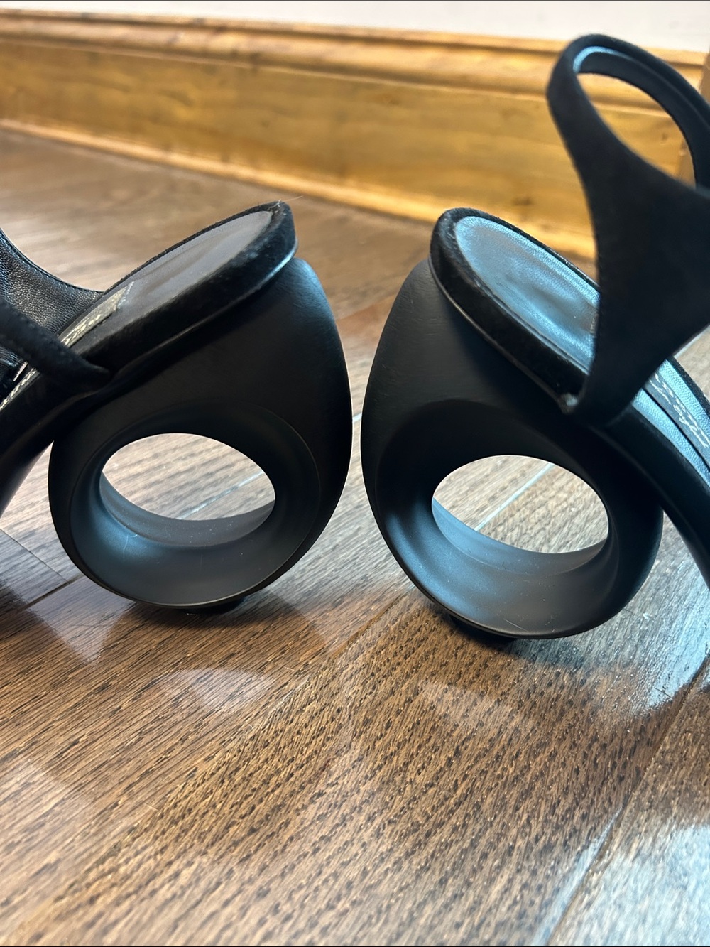 Burberry Black Suede Strappy Open-Toe Heels. Size 38, US 7 - Picture 6 of 12